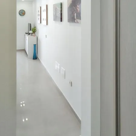 Comfortable In Arona, 50 M², Shared Pool Apartman *