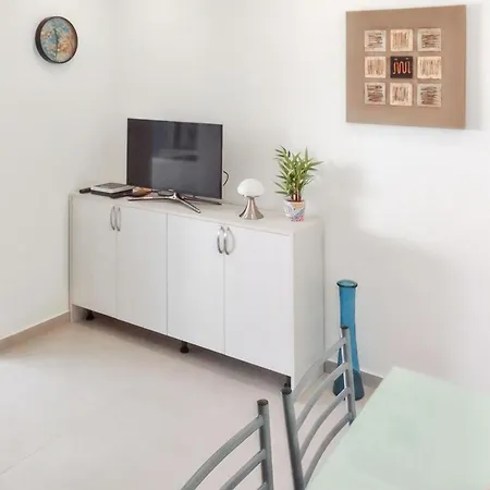 شقة Comfortable In Arona, 50 M², Shared Pool *