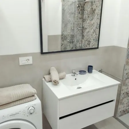Comfortable In Arona, 50 M², Shared Pool Apartman *